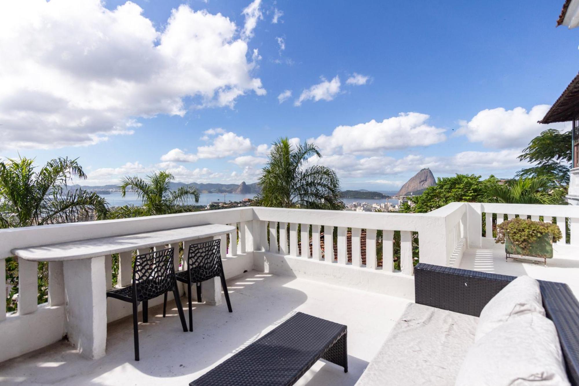 St Teresa Do Porto: Harboursidevilla-seaviews-pool-bbq-starlink-6bedrm Villa Rio de Janeiro