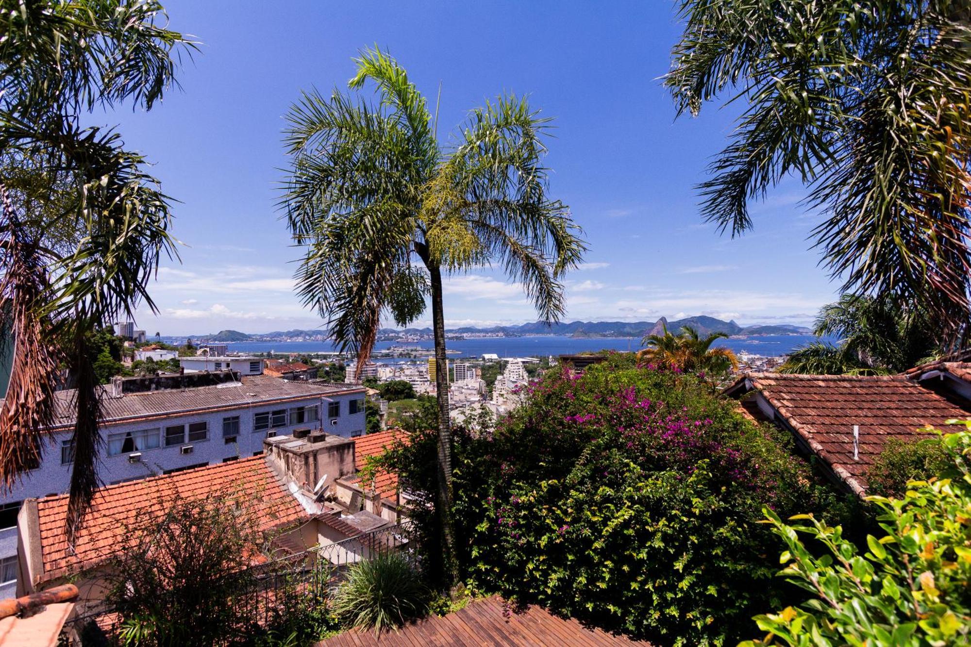 St Teresa Do Porto: Harboursidevilla-seaviews-pool-bbq-starlink-6bedrm Villa Rio de Janeiro