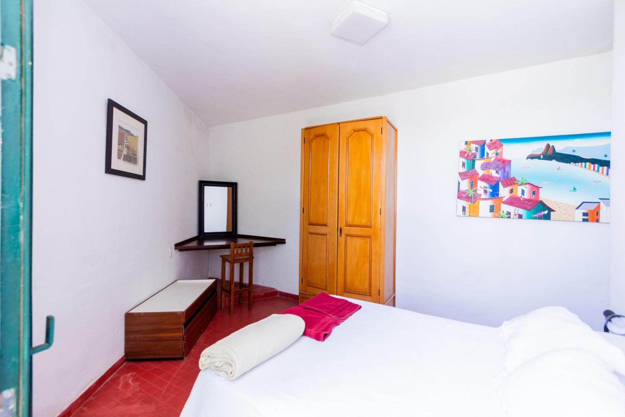Villa St Teresa Do Porto: Harboursidevilla-seaviews-pool-bbq-starlink-6bedrm