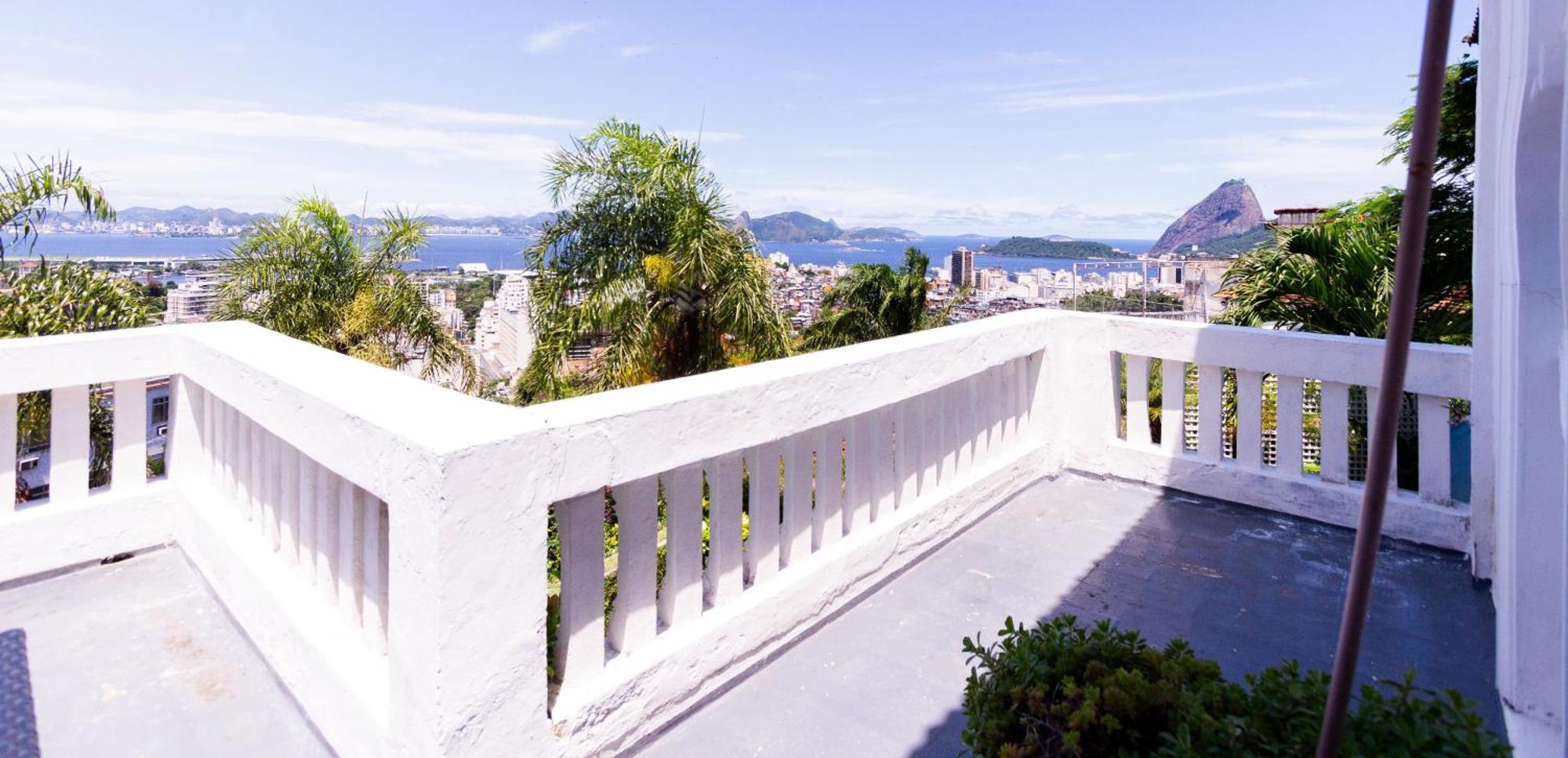 St Teresa Do Porto: Harboursidevilla-seaviews-pool-bbq-starlink-6bedrm